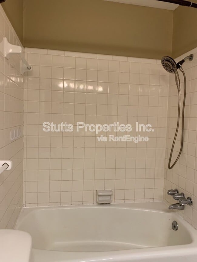 Building Photo - 2224 Bower Dr