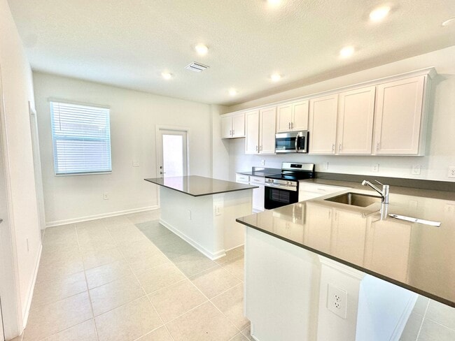 Building Photo - Modern Comfort Meets Community Living in K...