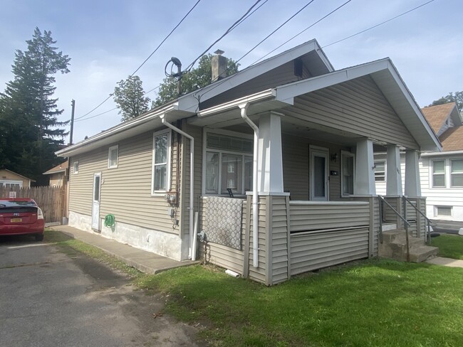 Primary Photo - 100 Allen St