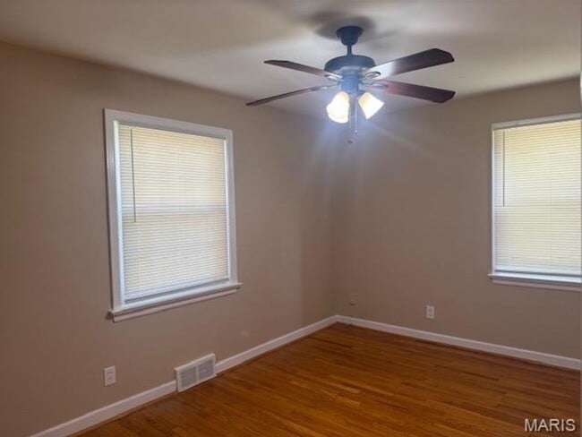 Building Photo - 1142 Bluegrass Dr