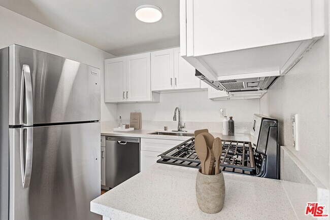 Building Photo - 836 Ashland Ave