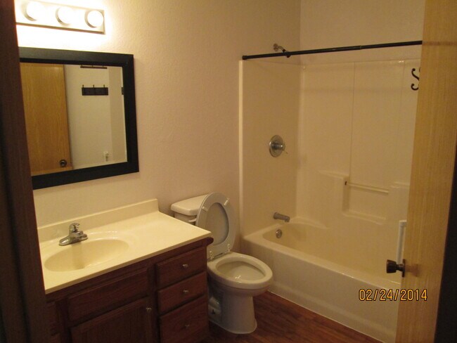 Building Photo - 109 3rd St S