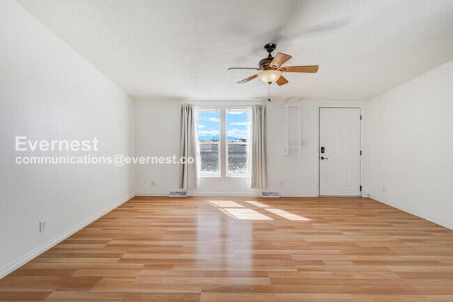 Building Photo - 1385 Antelope Dr
