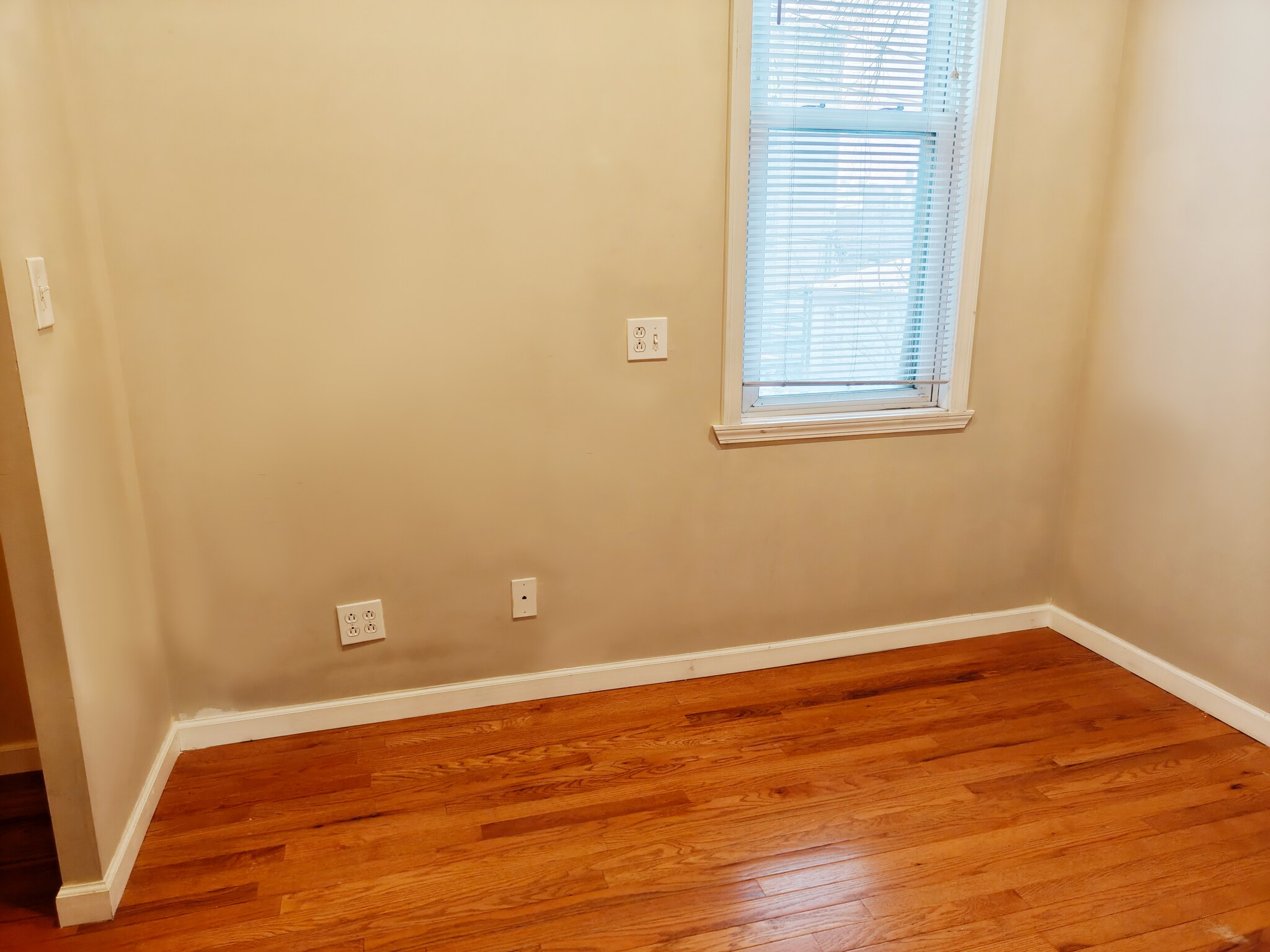 Building Photo - 3149 S Emerald Ave