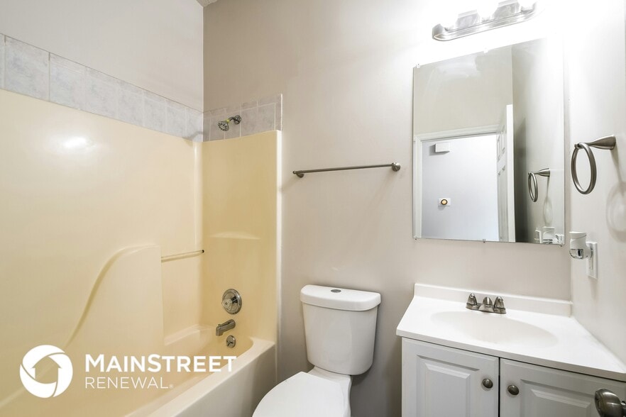 Building Photo - 3304-3305 5 Oaks Dr