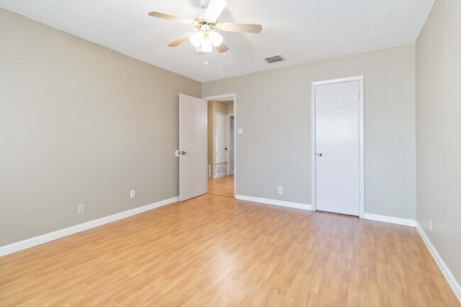 Building Photo - Charming 3-Bedroom Home Available for Rent!