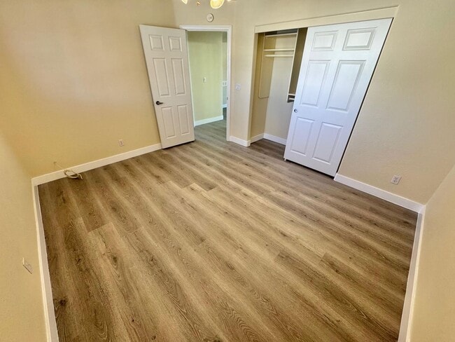 Building Photo - GORGEOUS 2 STORY SPACIOUS 4 BEDROOM HOUSE ...