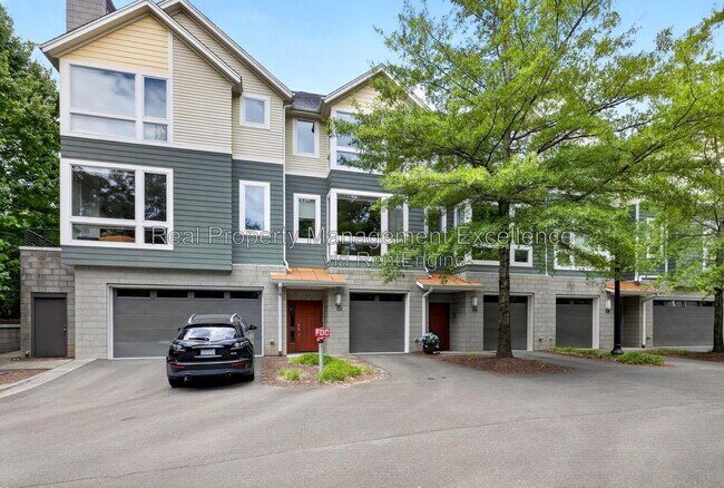 Building Photo - 515 Hillsborough St