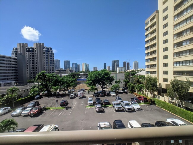 Building Photo - Convenient Makiki 1-bed, 1-bath, 1 parking...