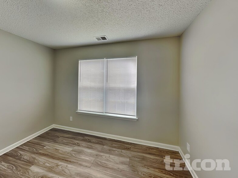 Building Photo - 2103 Wexford Way