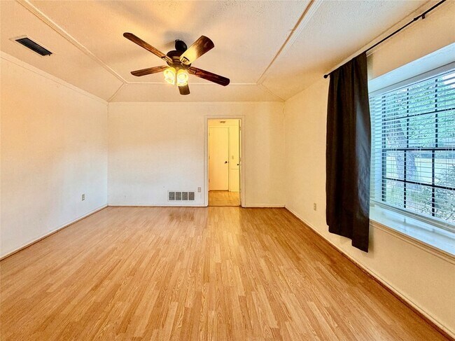 Building Photo - 1416 Sandy Creek Dr