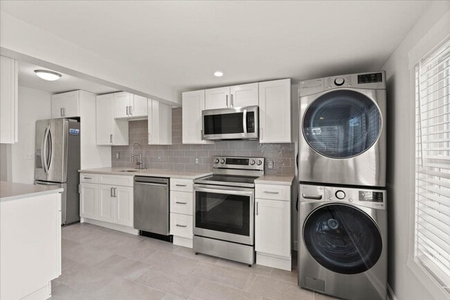 Primary Photo - AVAILABLE NOW! 2 Bedroom 1 Bathroom Duplex in Kansas City $1400