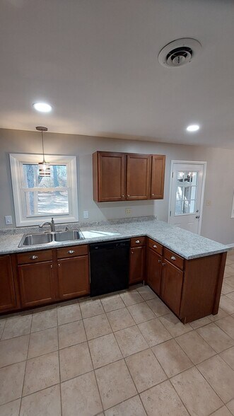 Spacious, open-concept kitchen - 611 Ambrose Dr