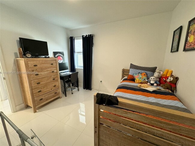 Building Photo - 7002 Holly Rd