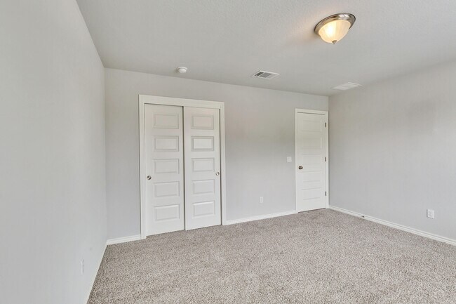 Building Photo - 701 Hays Hill Dr