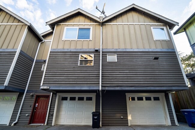 Building Photo - Nice 3 beds / 3.5 baths Townhouse in Greenwood/NW Seattle!
