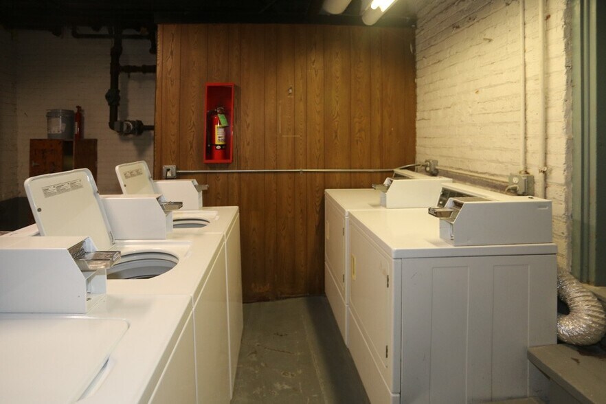 Building Photo - 4551 N Damen