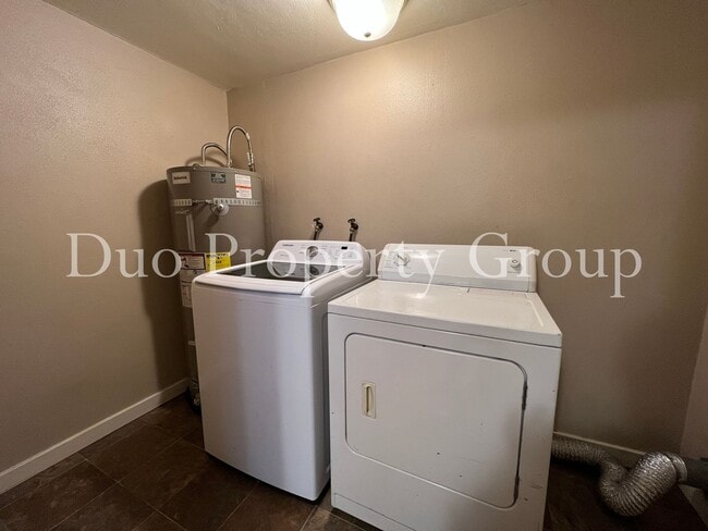 Building Photo - 13th &amp; Chambers