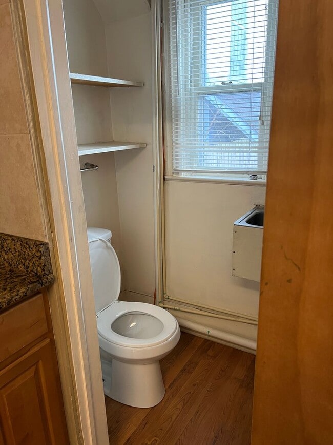 Building Photo - Large 4 bed 1.5 Bath Old City Lancaster Home