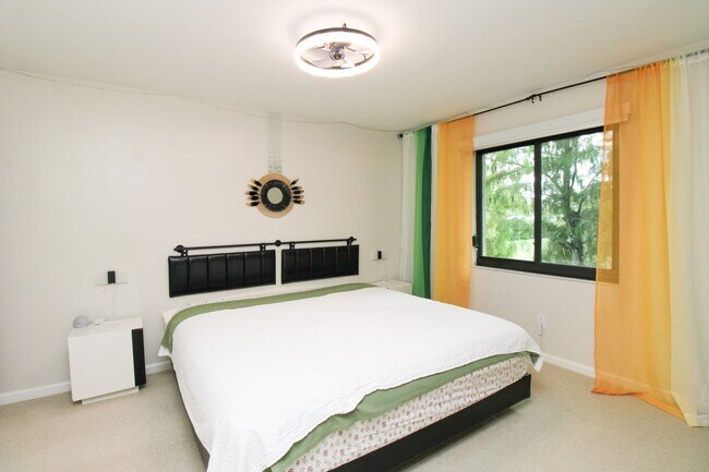 Building Photo - 5767 Deauville Cir