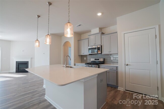 Building Photo - 1406 Caracara Ct