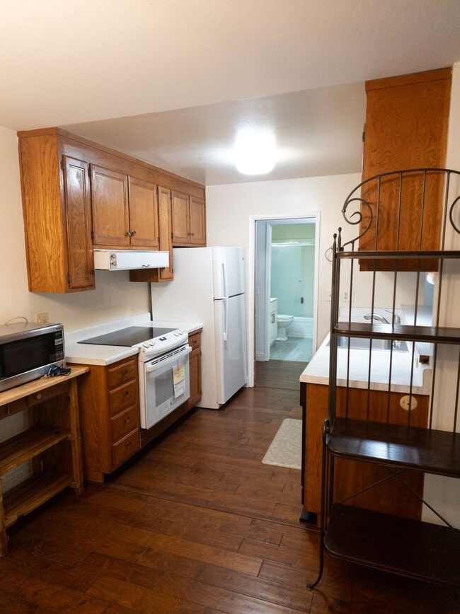 Building Photo - Spacious One Bedroom Condo Close to Piedmo...