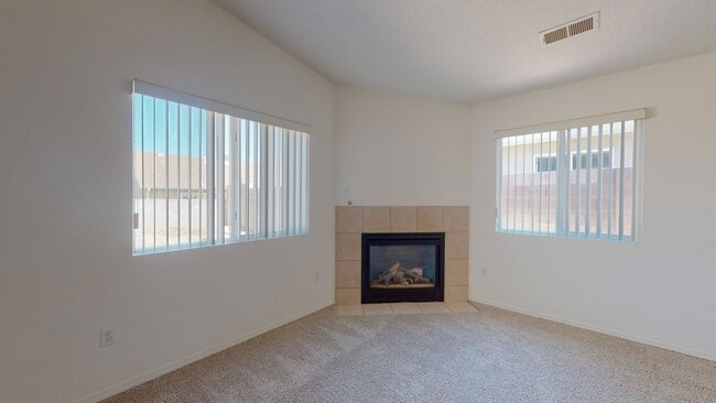 Building Photo - Lovely 3 bedroom home in convenient location.