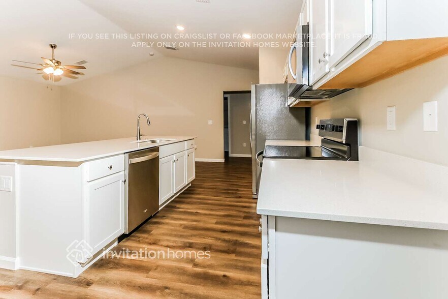 Building Photo - 4532 SW Floral St