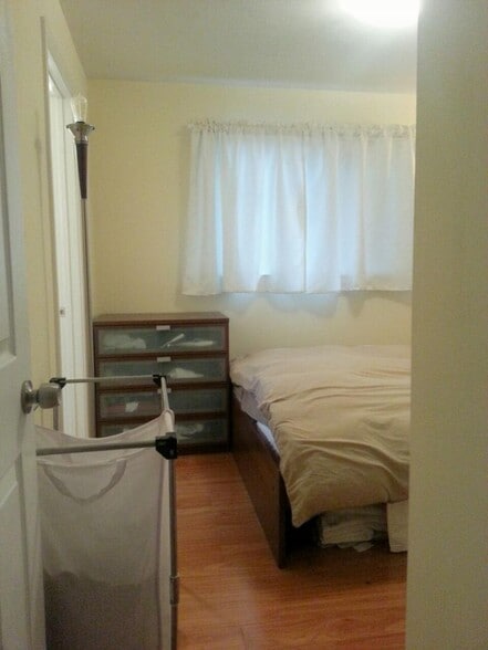 Building Photo - 39 Hobart Ave