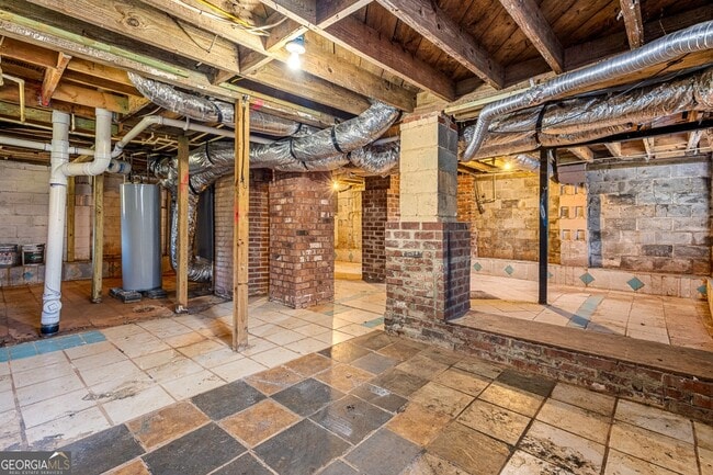 Building Photo - 2163 Rexford Dr