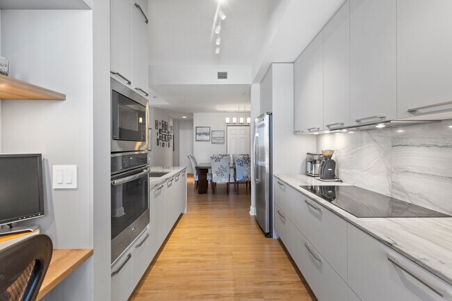 Building Photo - 3232 SW 22nd St