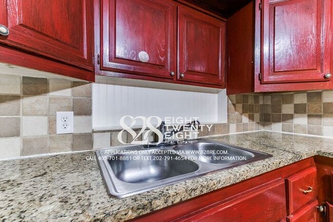 Building Photo - What a Deal! Spacious 4 Bed/2 Bath Brick Single Family Home Available NOW in SW OKC! Now Touring!