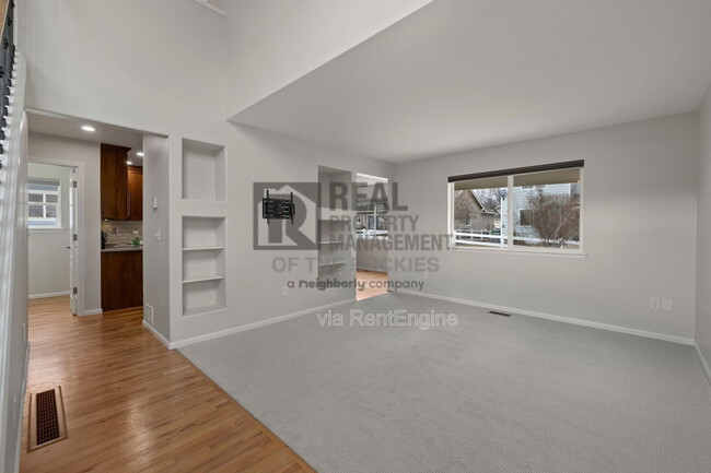 Building Photo - 1389 Finch St