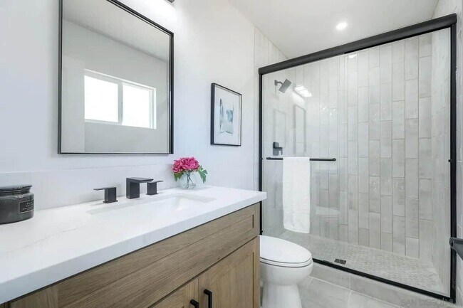 Building Photo - 436 Date Ave