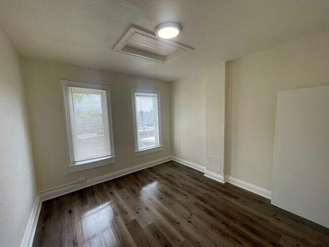 Building Photo - 2941 Clifton Ave