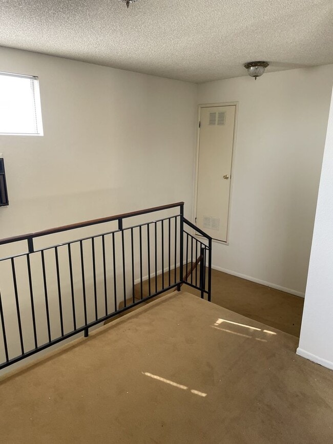 Building Photo - 704 Lookout Dr