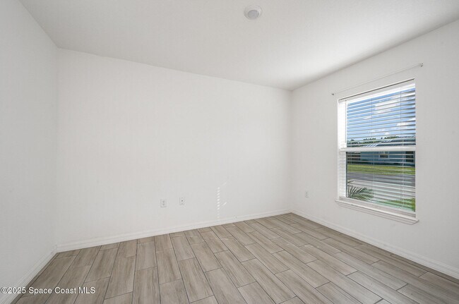 Building Photo - 110 Maywood Ave NW