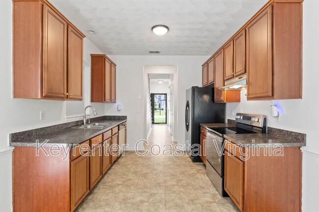 Building Photo - 16221 Farah Ct