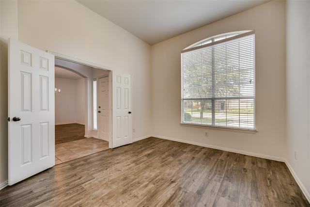 Building Photo - 819 Rushmore Dr