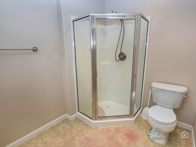 Building Photo - Beautiful 3 Bed/3 Bath Home!