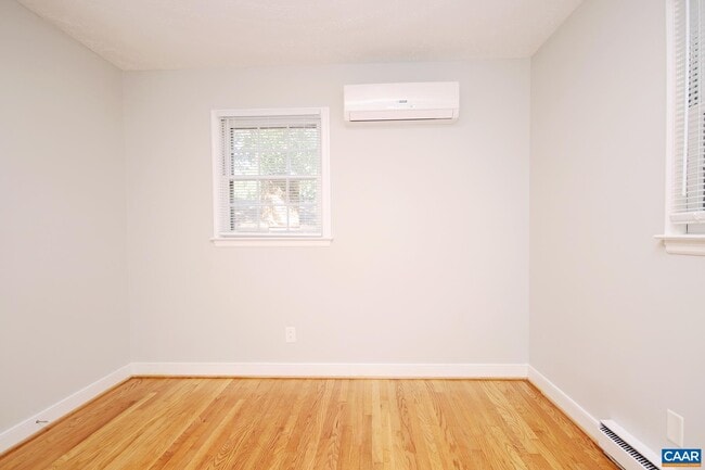 Building Photo - 110 Olinda Dr