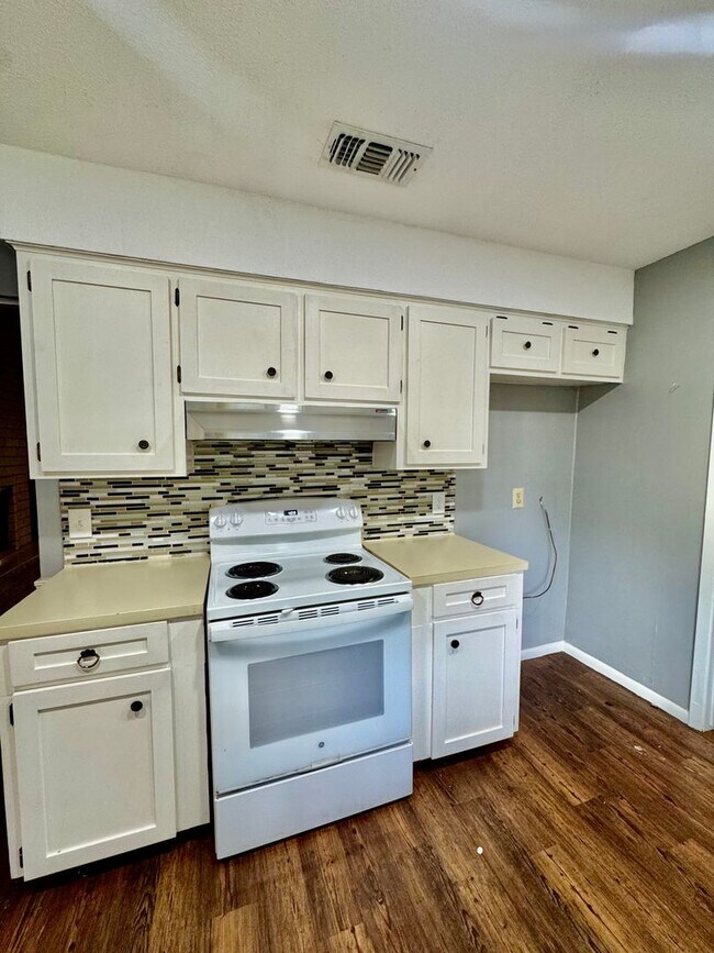 Building Photo - 5122 Moultrie Dr