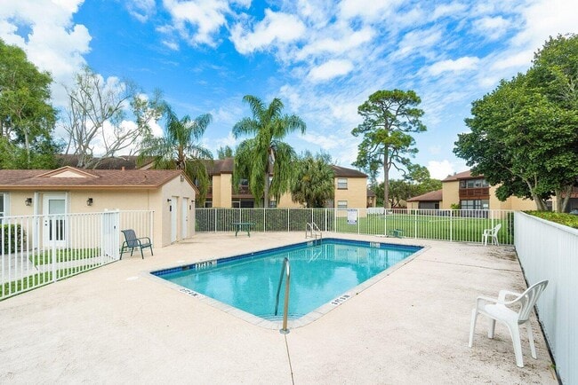 Building Photo - 608 Lakeview Dr E