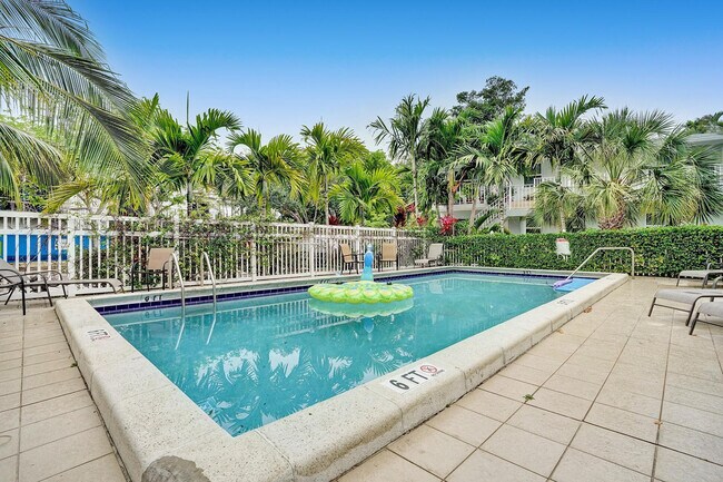 Building Photo - 417 NE 17th Ave