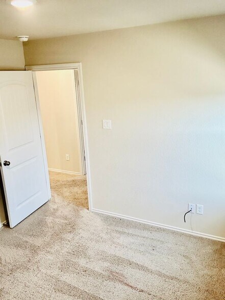 Building Photo - 303 Grn Valley Dr