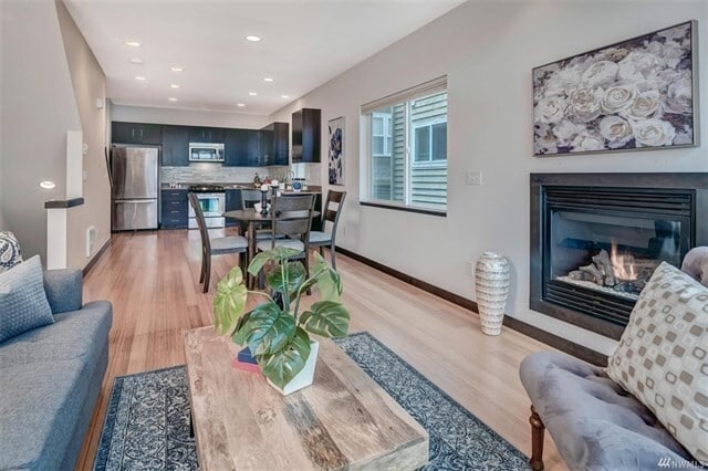 Building Photo - Stunning 3 Bedroom Townhouse in Fremont!