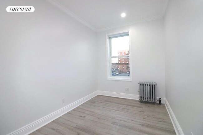 Building Photo - 566 Osborn St