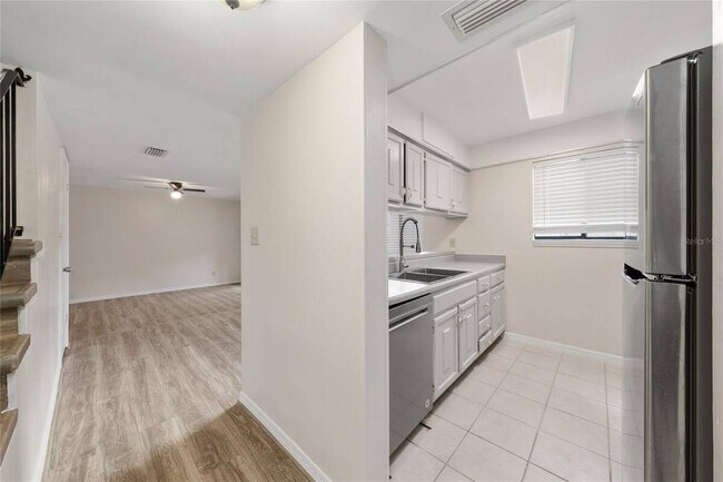Building Photo - 1412 Oak Pl