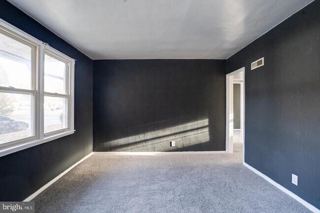 Building Photo - 2 Chesapeake Ct