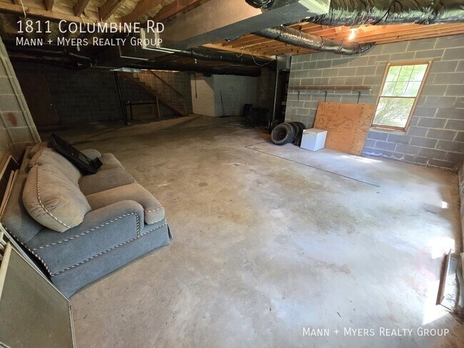 Building Photo - 1811 Columbine Rd